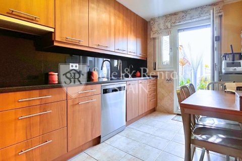 Huoneisto myytävänä Sant Feliu de Guixols, Girona, Espanja, 3 makuuhuonetta, 96 m2 No. 166412 - kuva 13