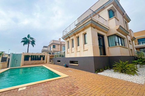 Villa in La Zenia, Alicante, Spanien 5 Schlafzimmer, 296 m2 Nr. 168765