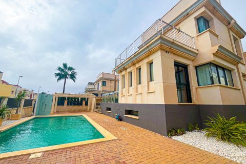 Villa zum Verkauf in La Zenia, Alicante, Spanien 5 Schlafzimmer, 296 m2 Nr. 168765 - Foto 3