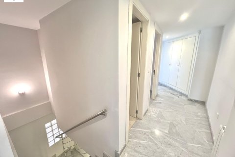 Продажа пентхауса в Валенсия, Испания 2 спальни, 162м2 №168761 - фото 16
