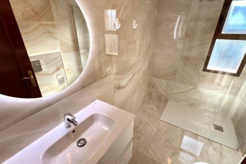 Apartment for sale in Benidorm, Alicante, Spain 3 bedrooms, 194 sq.m. No. 165451 - photo 24