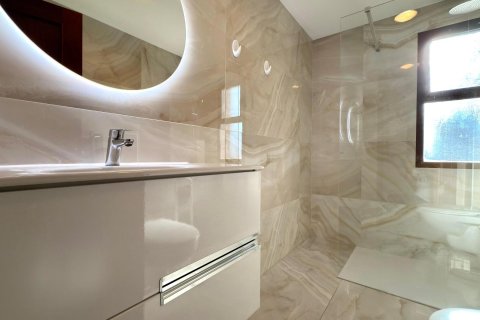 Apartment for sale in Benidorm, Alicante, Spain 3 bedrooms, 194 sq.m. No. 165451 - photo 11