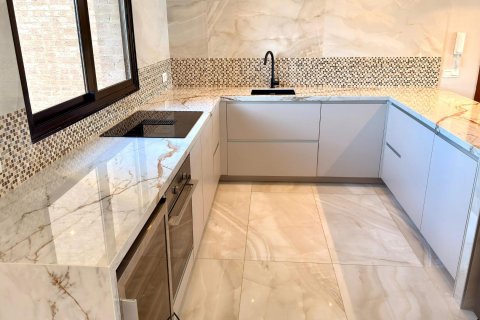 Apartment for sale in Benidorm, Alicante, Spain 3 bedrooms, 194 sq.m. No. 165451 - photo 14