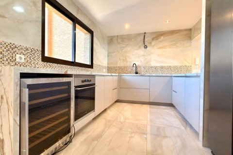 Apartment for sale in Benidorm, Alicante, Spain 3 bedrooms, 194 sq.m. No. 165451 - photo 13