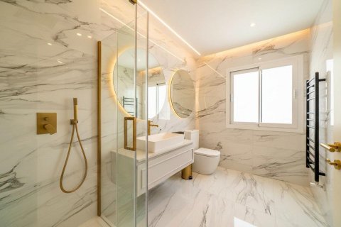 Apartment for sale in Madrid, Spain 5 bedrooms, 324 sq.m. No. 165591 - photo 13