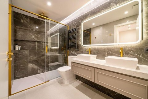 Apartment for sale in Madrid, Spain 5 bedrooms, 380 sq.m. No. 165590 - photo 14