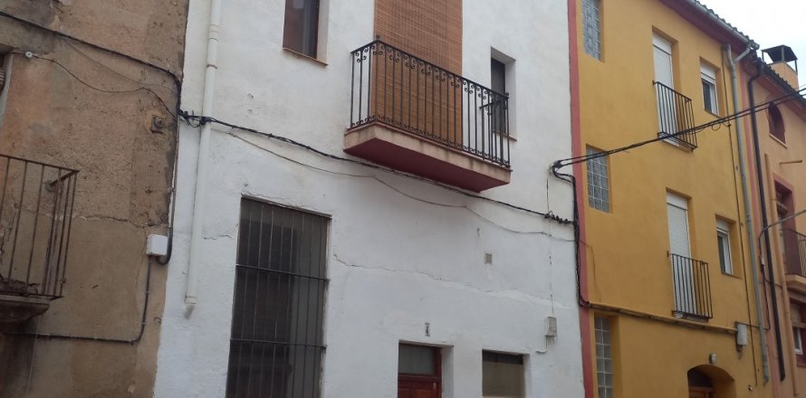 Radhus i Benissanet, Tarragona, Spanien 3 sovrum, 180 kvm. Nr. 185969
