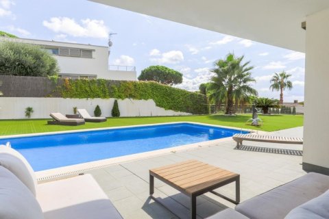 Māja pārdošanā Arenys de Mar, Barcelona, Spānijā 5 istabas, Nr. 140887 - attēls 4