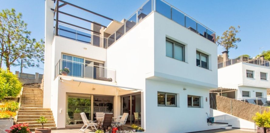 Дом в Сан-Себрия-де-Вальяльта, Барселона, Испания 4 спальни, №140885