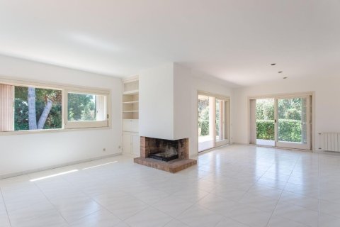 Сasa en venta en Sant Andreu de Llavaneres, Barcelona, España 5 dormitorios, No. 140886 - foto 6