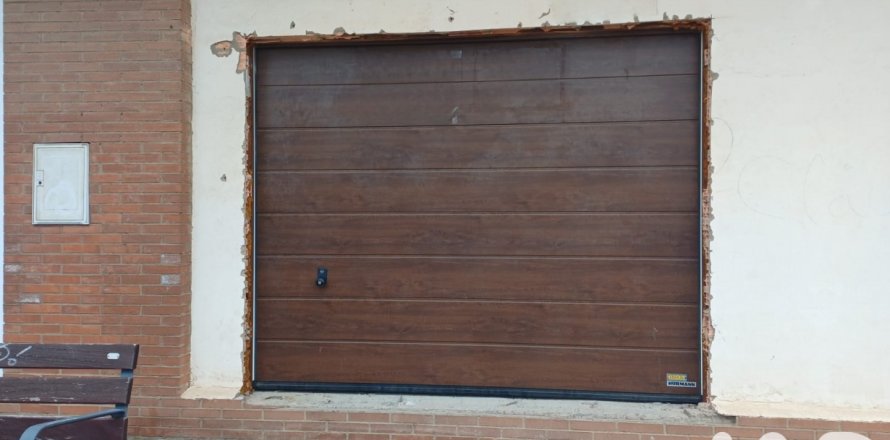 Commercial property in Villabalter, Leon, Spain 240 sq.m. No. 185044