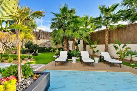 Villa till salu i Pinar De Campoverde, Alicante, Spanien 4 sovrum, 560 kvm. Nr. 143646 - foto 13