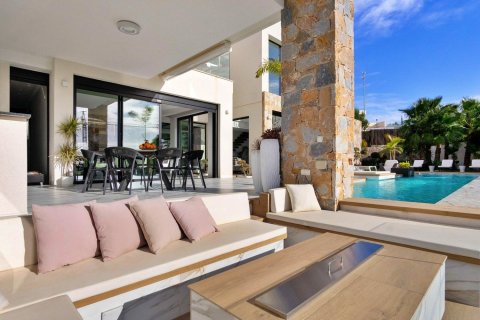 Villa till salu i Pinar De Campoverde, Alicante, Spanien 4 sovrum, 560 kvm. Nr. 143646 - foto 16