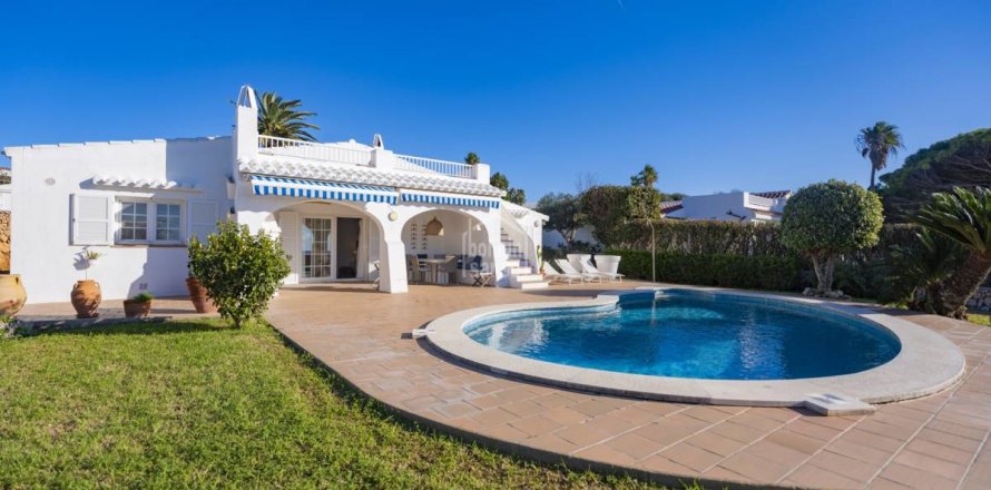 Вилла в Маон, Менорка, Испания 3 спальни, 139м2 №144535