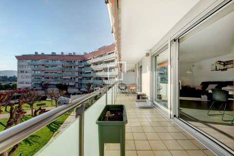 Huoneisto myytävänä Sant Just Desvern, Barcelona, Espanja, 2 makuuhuonetta, 116 m2 No. 164322 - kuva 3