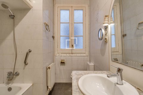 Apartamento en venta en Barcelona, España 5 dormitorios, 120 m2 No. 164320 - foto 12