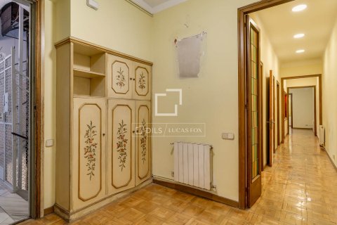 Apartamento en venta en Barcelona, España 5 dormitorios, 120 m2 No. 164320 - foto 10