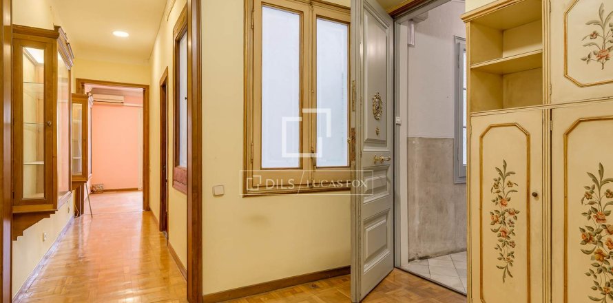 Apartamento en Barcelona, España 5 dormitorios, 120 m2 No. 164320