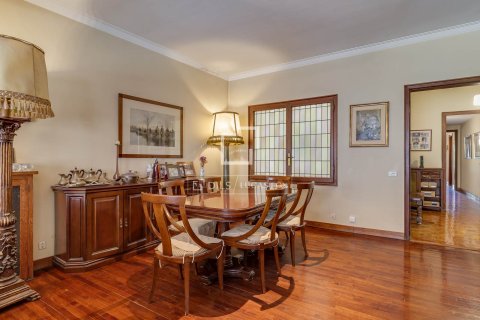 Huoneisto myytävänä Barcelona, Espanja, 6 makuuhuonetta, 252 m2 No. 164321 - kuva 10