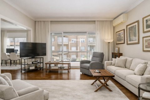 Huoneisto myytävänä Barcelona, Espanja, 6 makuuhuonetta, 252 m2 No. 164321 - kuva 1