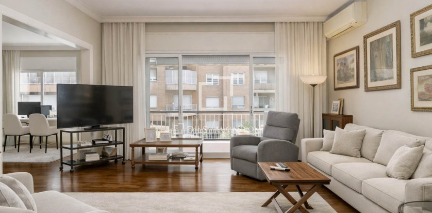 Huoneisto Barcelona, Espanja 6 makuuhuonetta, 252 m2 No. 164321