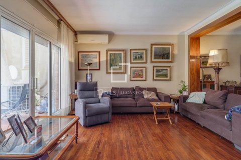 Huoneisto myytävänä Barcelona, Espanja, 6 makuuhuonetta, 252 m2 No. 164321 - kuva 7