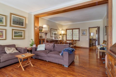 Huoneisto myytävänä Barcelona, Espanja, 6 makuuhuonetta, 252 m2 No. 164321 - kuva 5