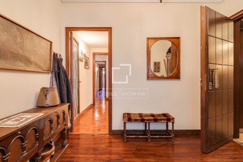 Huoneisto myytävänä Barcelona, Espanja, 6 makuuhuonetta, 252 m2 No. 164321 - kuva 15