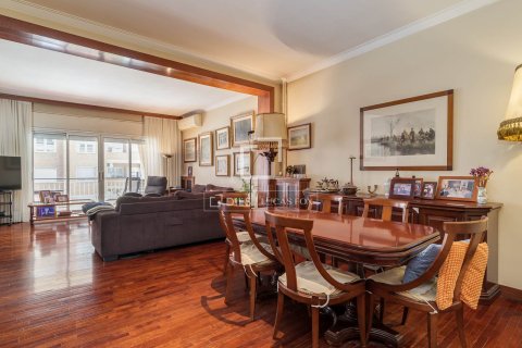 Huoneisto myytävänä Barcelona, Espanja, 6 makuuhuonetta, 252 m2 No. 164321 - kuva 9