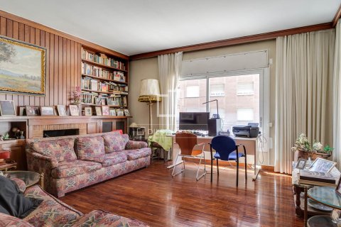 Huoneisto myytävänä Barcelona, Espanja, 6 makuuhuonetta, 252 m2 No. 164321 - kuva 8