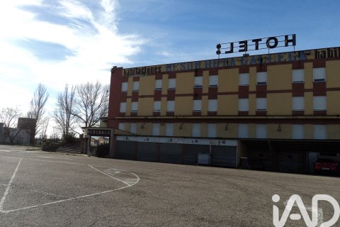 Hotelli myytävänä Riego De La Vega, Leon, Espanja, 34 makuuhuonetta, 3774 m2 No. 173121 - kuva 2