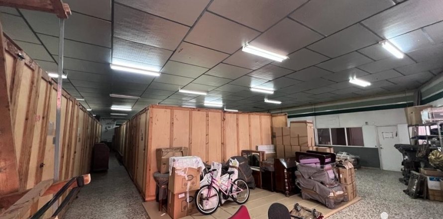 Liikekiinteistö Navatejera, Leon, Espanja 1635 m2 No. 154329