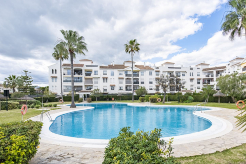 Huoneisto myytävänä Cortes (San Pedro De Alcantara), Malaga, Espanja, 2 makuuhuonetta, 95 m2 No. 119616 - kuva 2