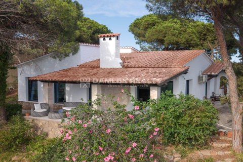 Villa in Lloret de Mar, Girona, Spain 3 bedrooms, 172 sq.m. No. 177603