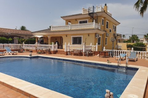 Villa zum Verkauf Torrevieja, Alicante, Spanien 6 Schlafzimmer, 300 m2 Nr. 115516 - Foto 1