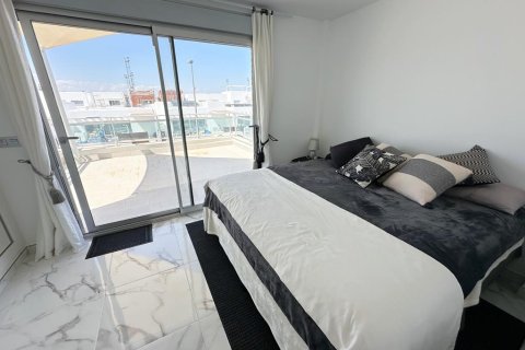 Villa till salu i Los Alcazares, Murcia, Spanien 4 sovrum, Nr. 140690 - foto 15