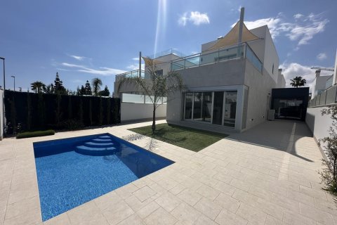 Villa till salu i Los Alcazares, Murcia, Spanien 4 sovrum, Nr. 140690 - foto 1