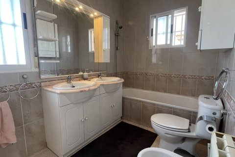 Villa en venta en Algorfa, Alicante, España 3 dormitorios,  No. 147257 - foto 25