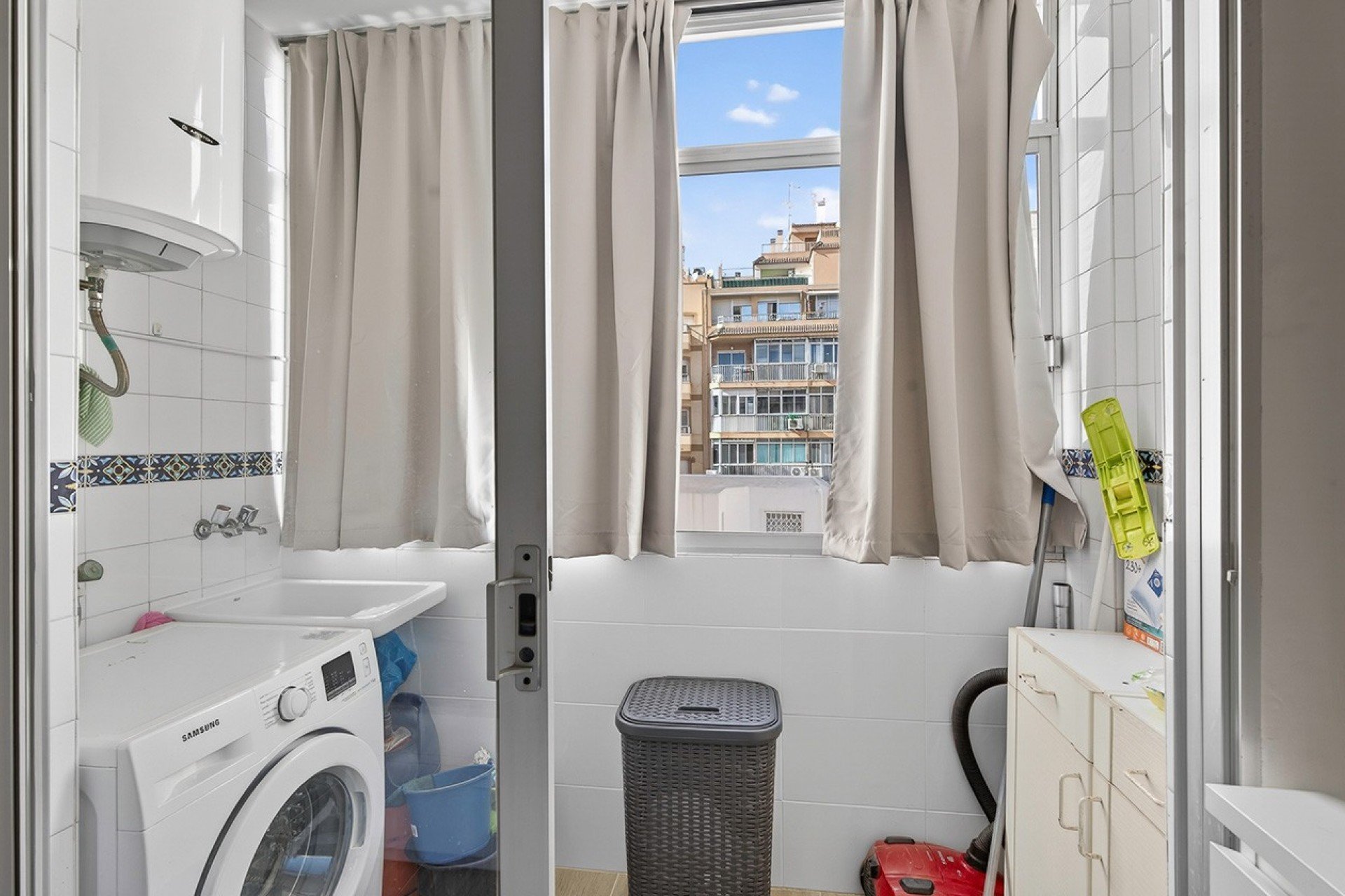 Apartment in Torrevieja, Alicante, Spain 4 bedrooms, 108 sq.m. No. 151787