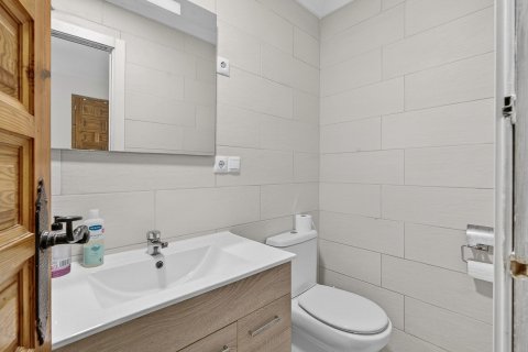 Apartament w Torrevieja, Alicante, Hiszpania 4 sypialnie, 61 mkw. nr 151787 – zdjęcie 17