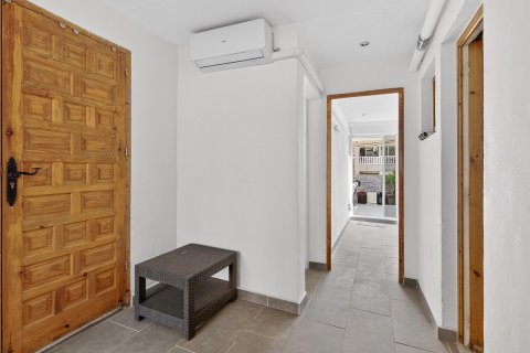 Apartament w Torrevieja, Alicante, Hiszpania 4 sypialnie, 61 mkw. nr 151787 – zdjęcie 16