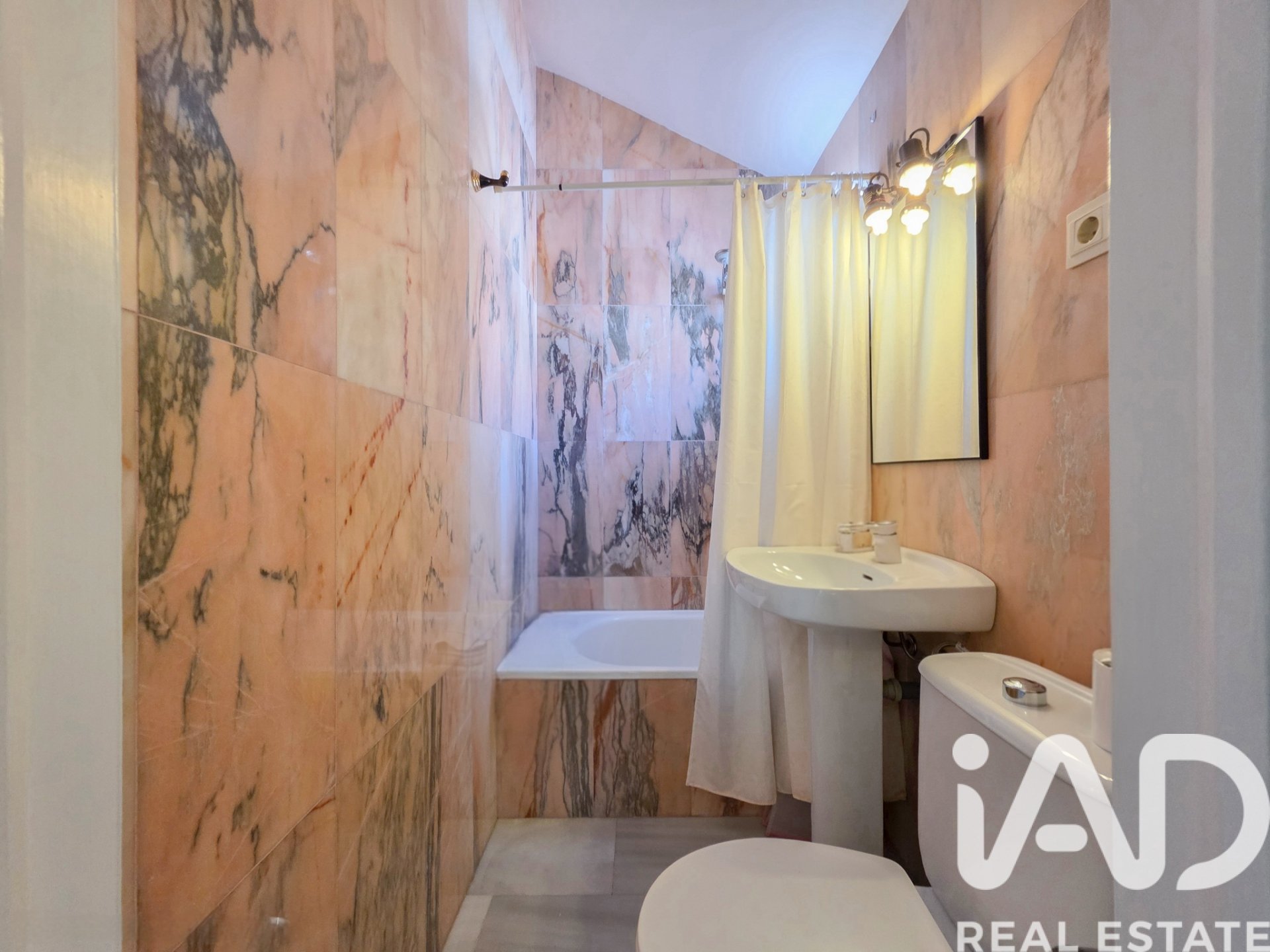 Сasa en Málaga, España 6 dormitorios, 271 m2 No. 195130