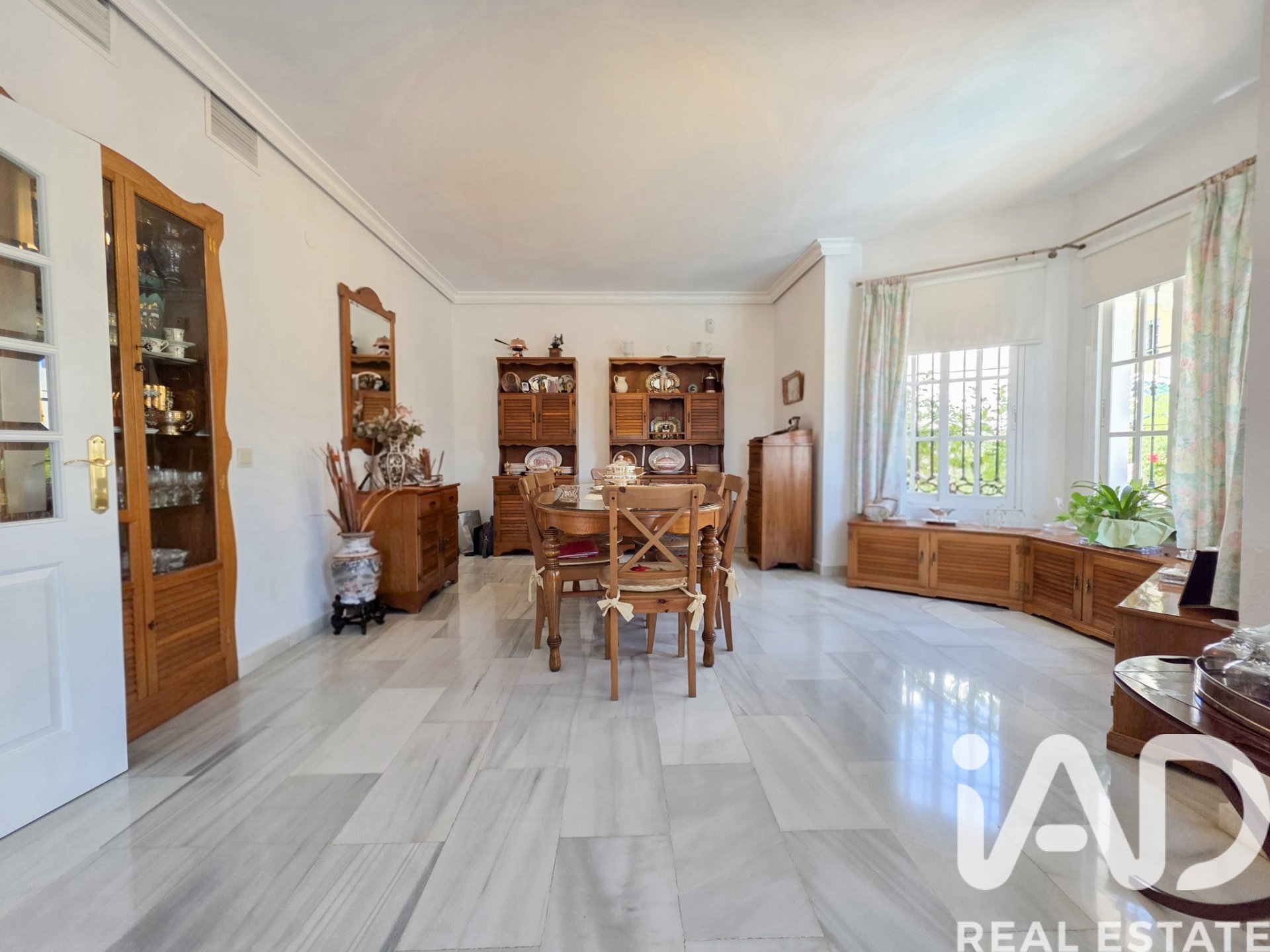 Сasa en Málaga, España 6 dormitorios, 271 m2 No. 195130