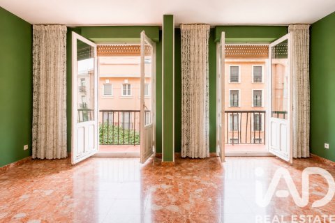 Квартира в Мадрид, Испания 4 спальни, 105м2 №195131