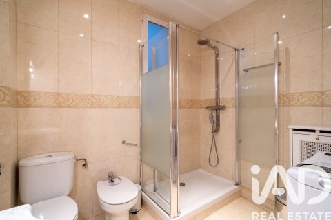 Продажа квартиры в Мадрид, Испания 4 спальни, 105м2 №195131 - фото 23