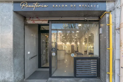 Retail store for sale in Barcelona, Spain 51 sq.m. No. 167005 - photo 2