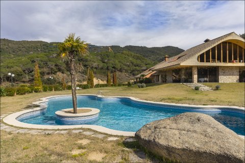 Talo myytävänä Sant Andreu de Llavaneres, Barcelona, Espanja, 5 makuuhuonetta,  No. 141324 - kuva 1