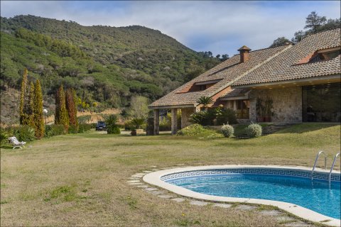 Talo myytävänä Sant Andreu de Llavaneres, Barcelona, Espanja, 5 makuuhuonetta,  No. 141324 - kuva 4