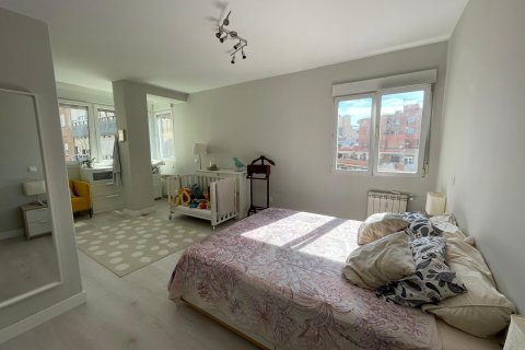 Apartment à louer à Madrid, Espagne, 1 chambre, 155 m2 No. 165729 - photo 4