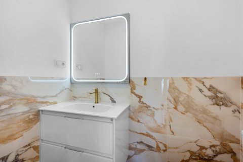 Apartamento en venta en Torrevieja, Alicante, España 2 dormitorios, 70 m2 No. 190472 - foto 21